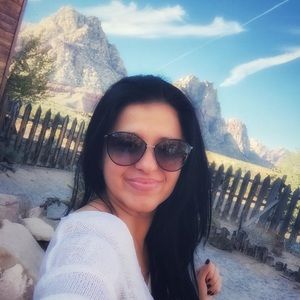 Meet your Posher, Karina